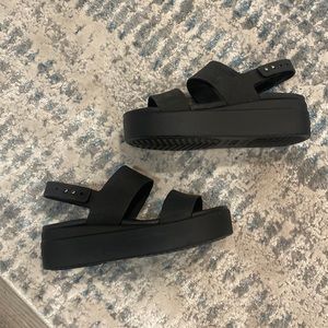 Crocs platform Brooklyn size 6 black